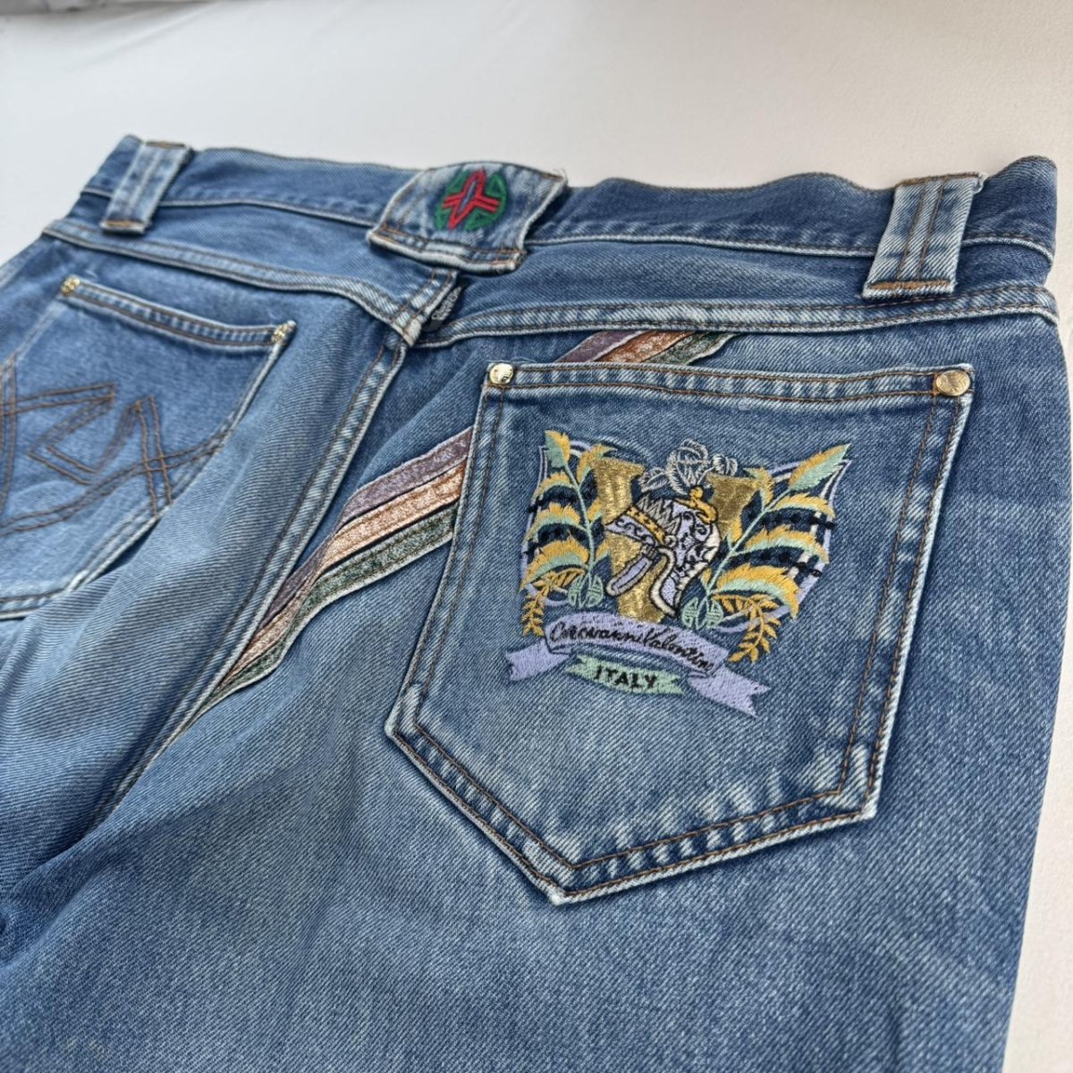 1990s Giovanni Valentino Graphic Embroidered Straight Leg Jeans 32W 30L - Threads Uncovered