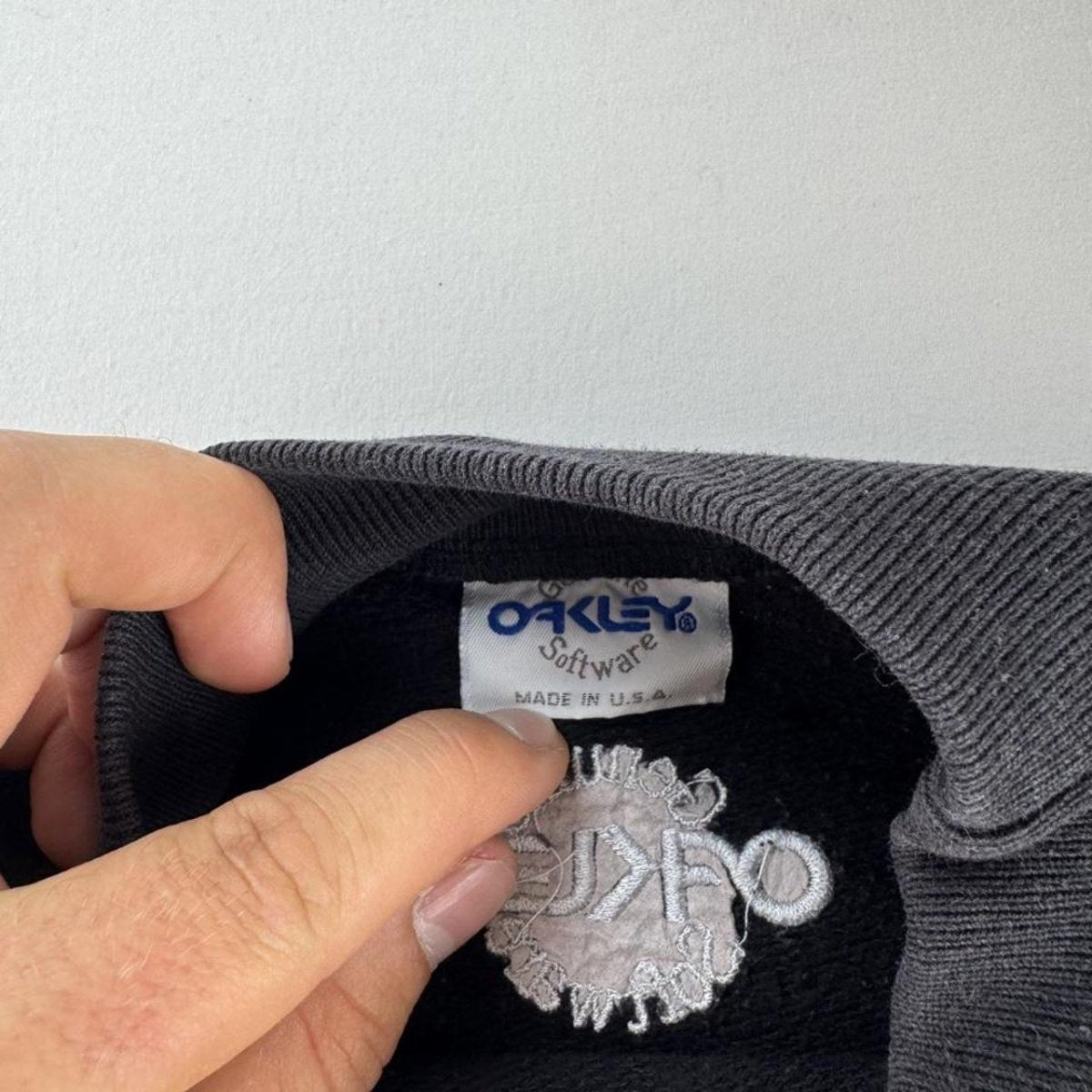 1990s Made in USA Oakley Embroidered Sweatshirt L - Threads Uncovered