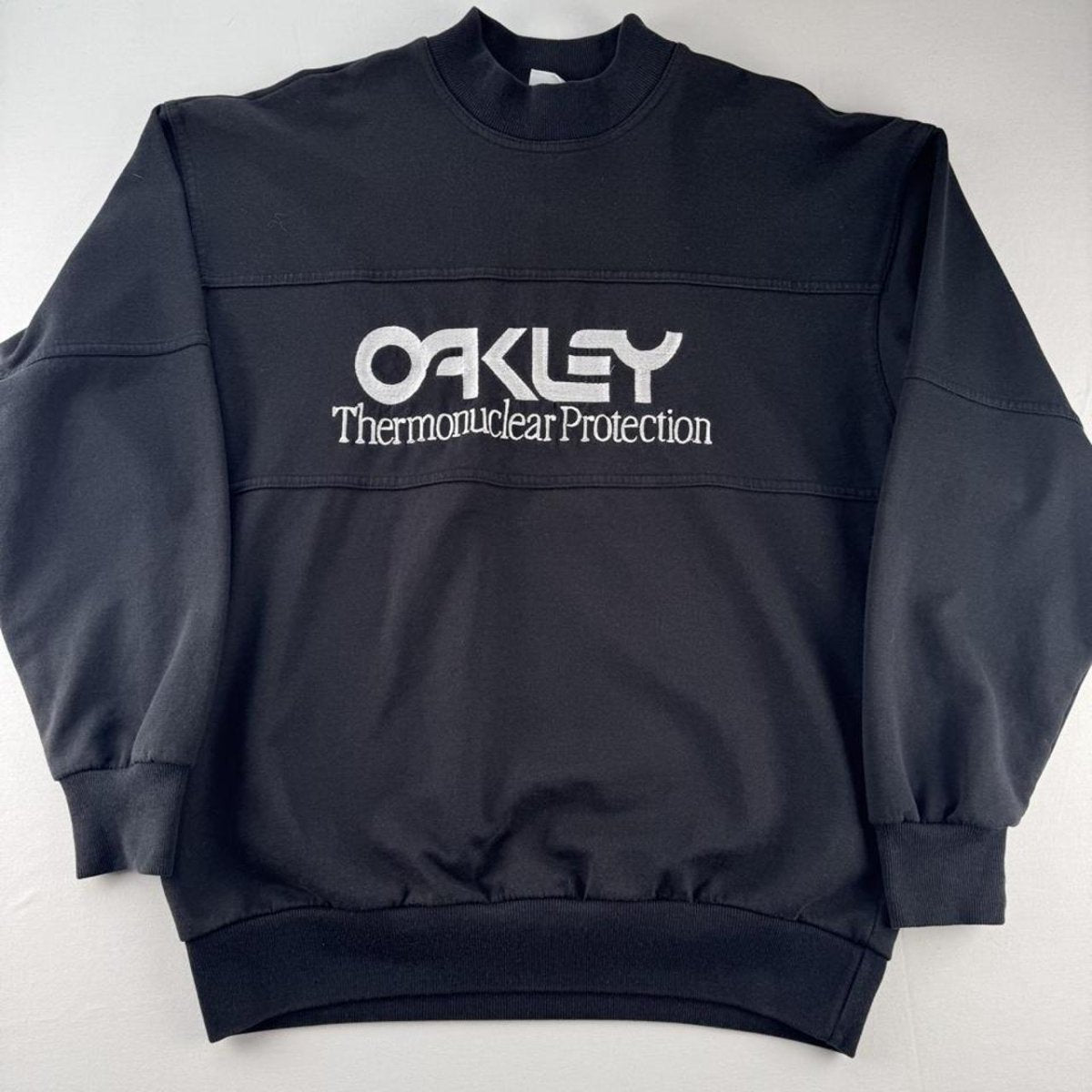 1990s Made in USA Oakley Embroidered Sweatshirt L - Threads Uncovered