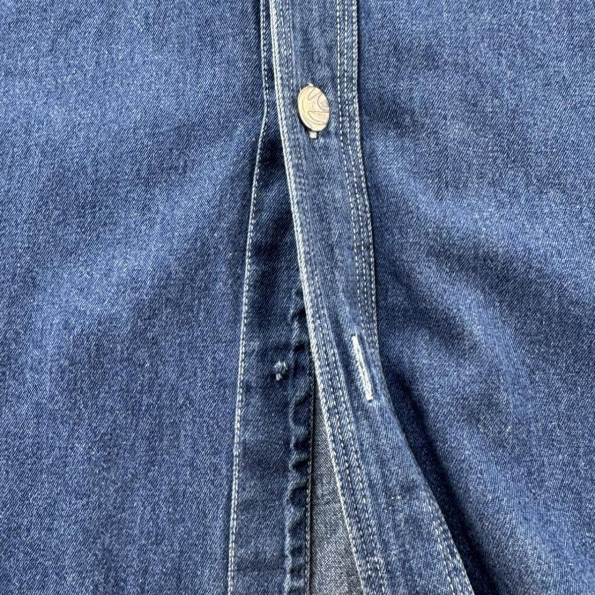 1990s Quiksilver Lightweight Denim Oversized Button Down Surf Shirt M - Threads Uncovered