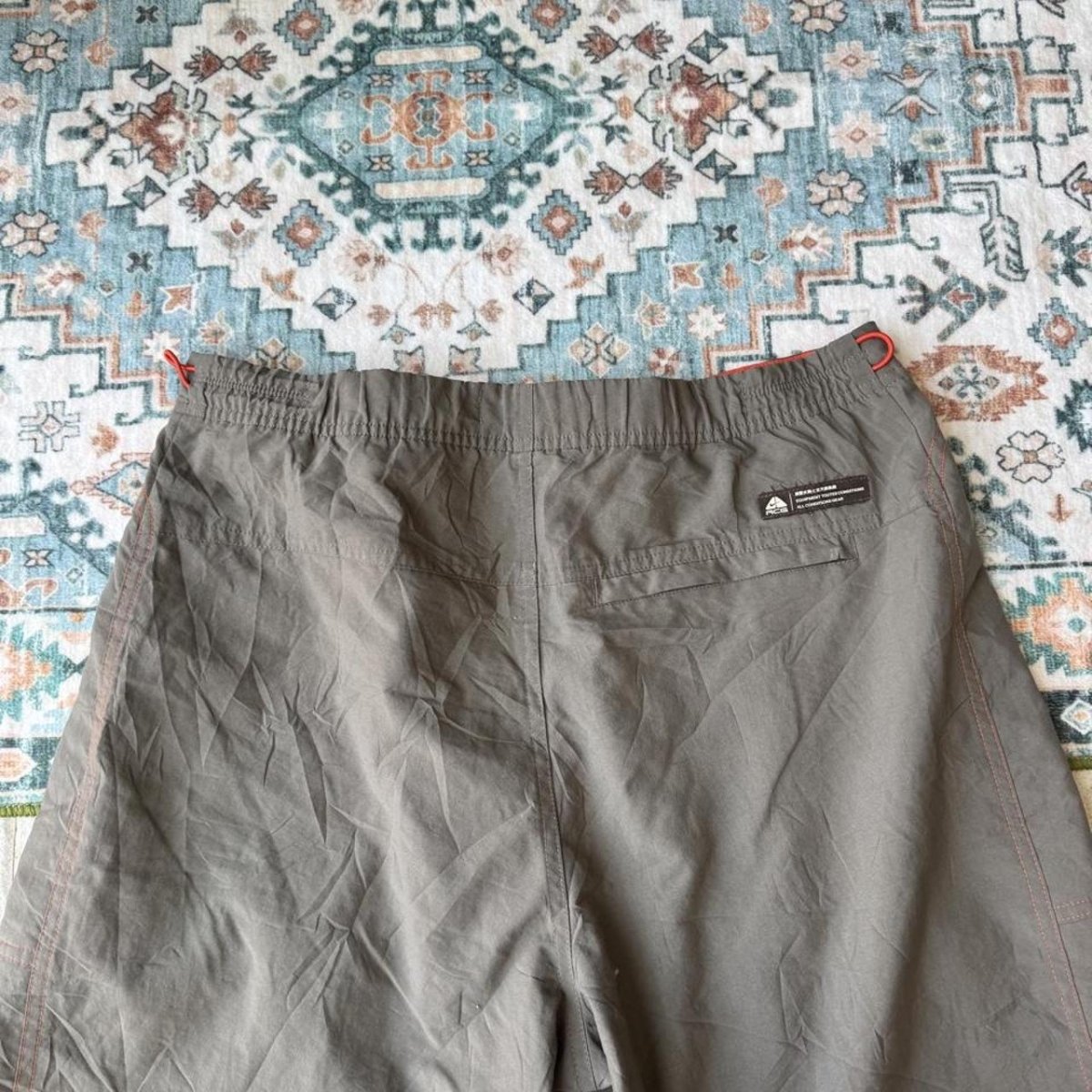 2000s Nike ACG Dark Grey Cargo Short 34W - Threads Uncovered
