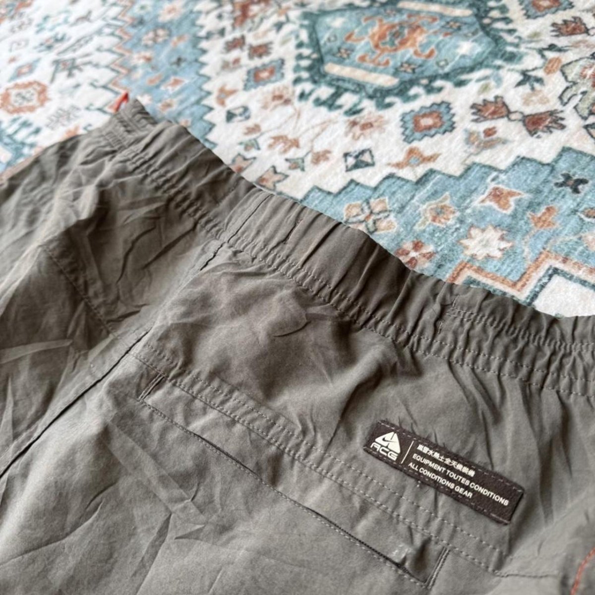 2000s Nike ACG Dark Grey Cargo Short 34W - Threads Uncovered