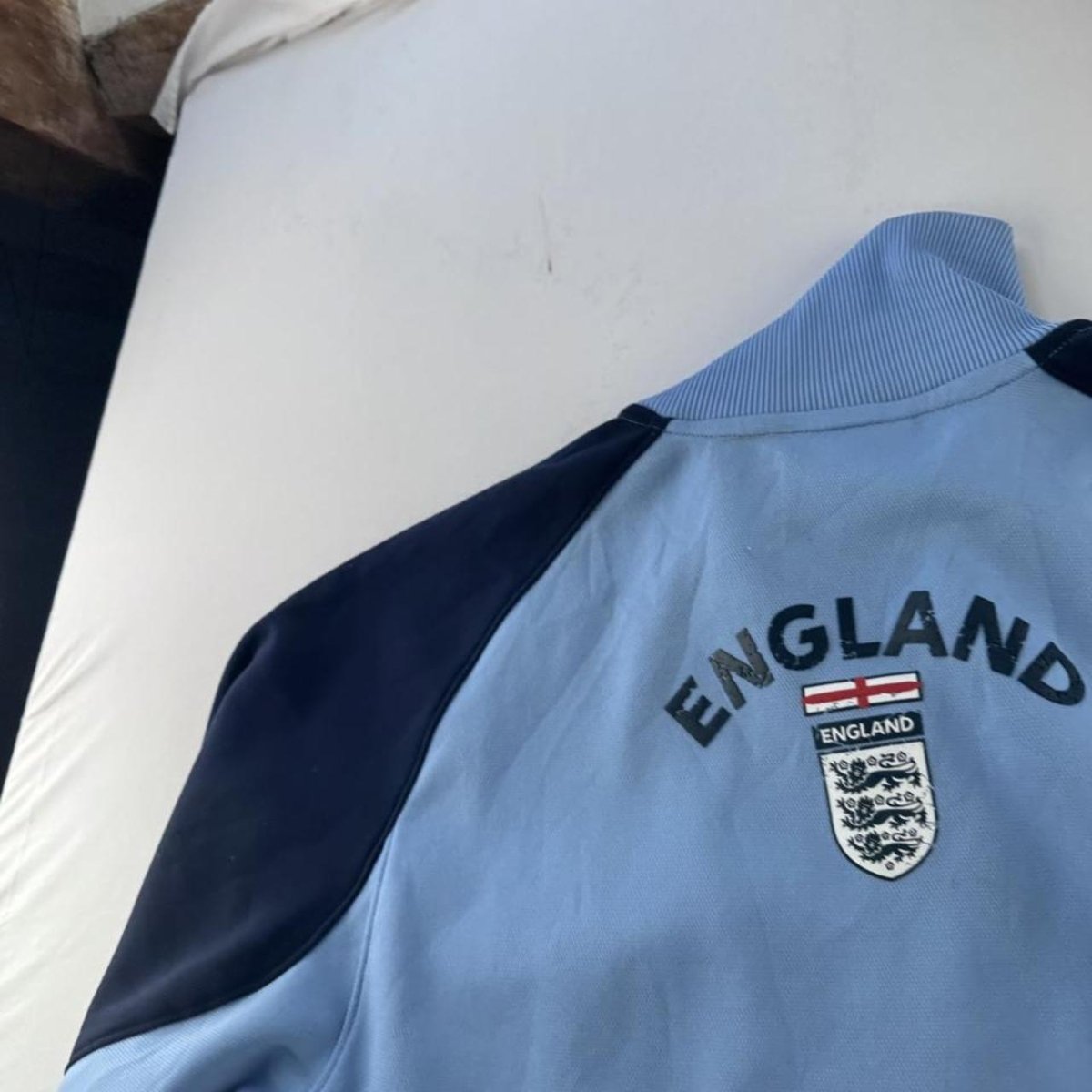 2002-03 Umbro England Track Jacket M - Threads Uncovered