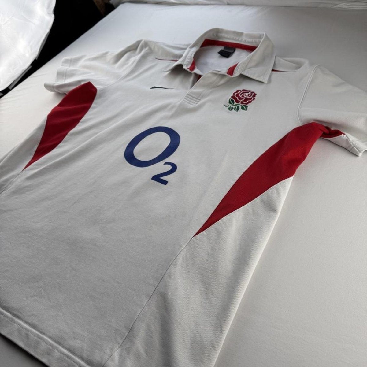 2003 England Rugby O2 Embroidered Rugby Polo XXL - Threads Uncovered