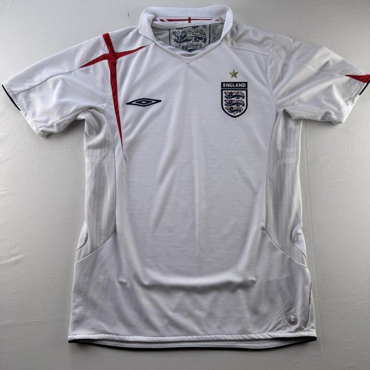2004-06 Umbro England Home Playing Shirt S - Threads Uncovered