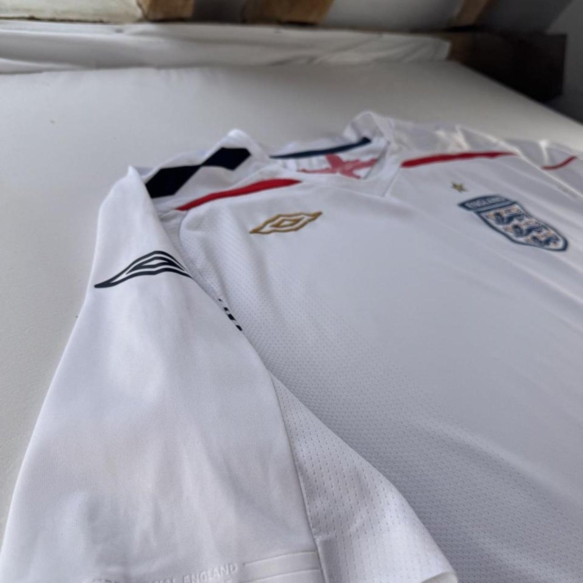 2007-09 Umbro England Football Home Shirt XL - Threads Uncovered