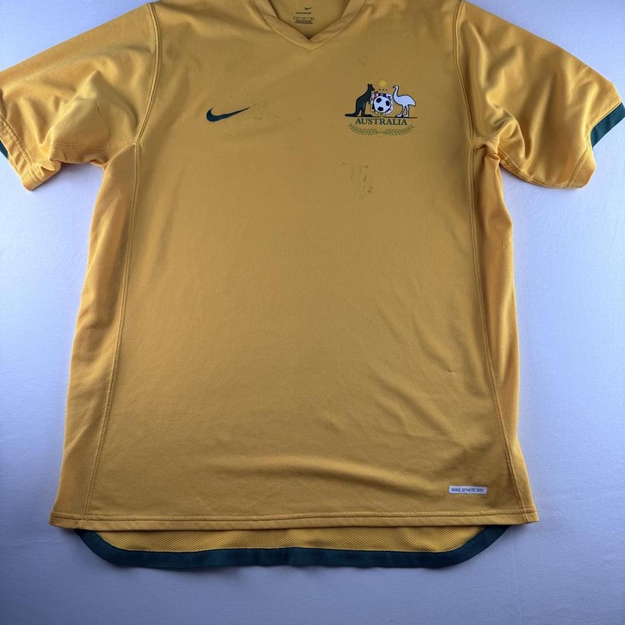 Mid 2000s Nike Australia Home Jersey L