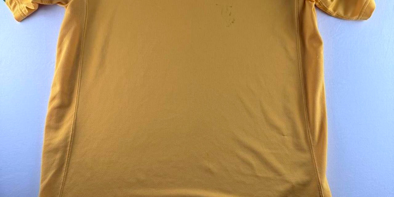Mid 2000s Nike Australia Home Jersey L