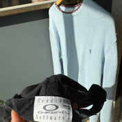 Oakley 90s cap navy blue with embroidered logo and adjustable strap.