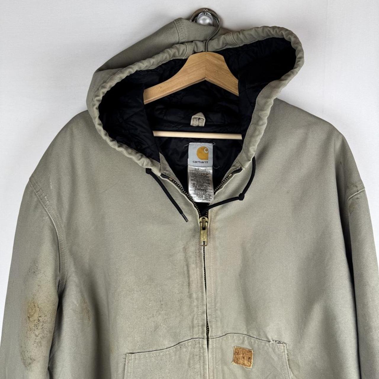 Carhartt active jacket, orange, oversized fit, visible logo, durable material.