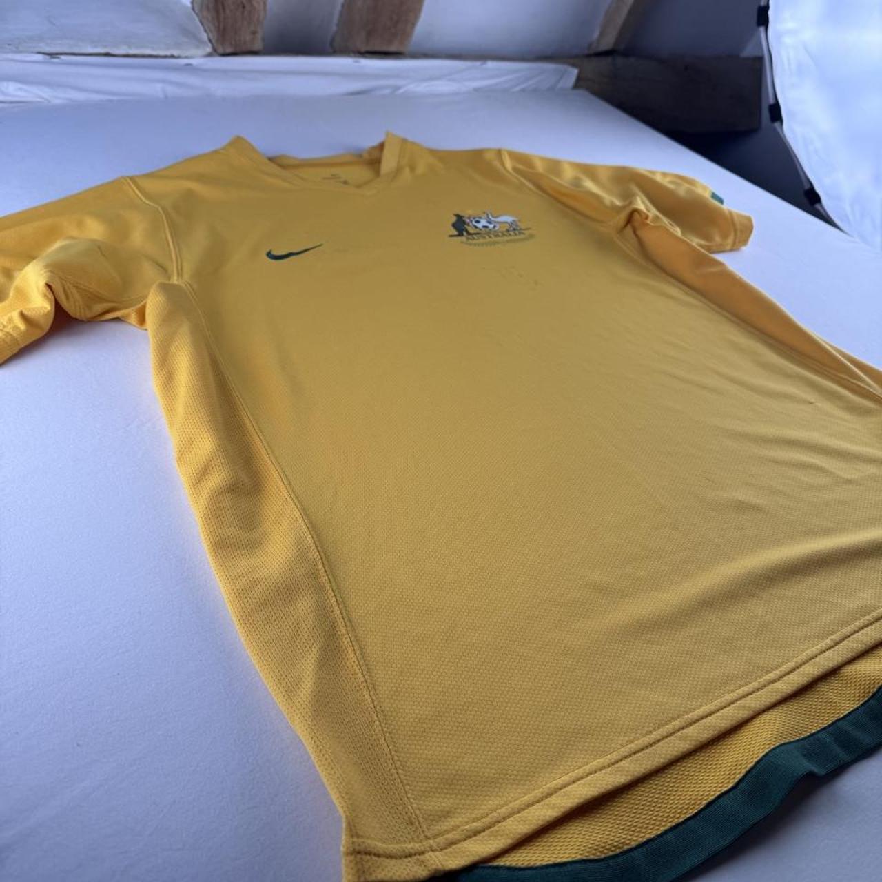 Mid 2000s Nike Australia Home Jersey L
