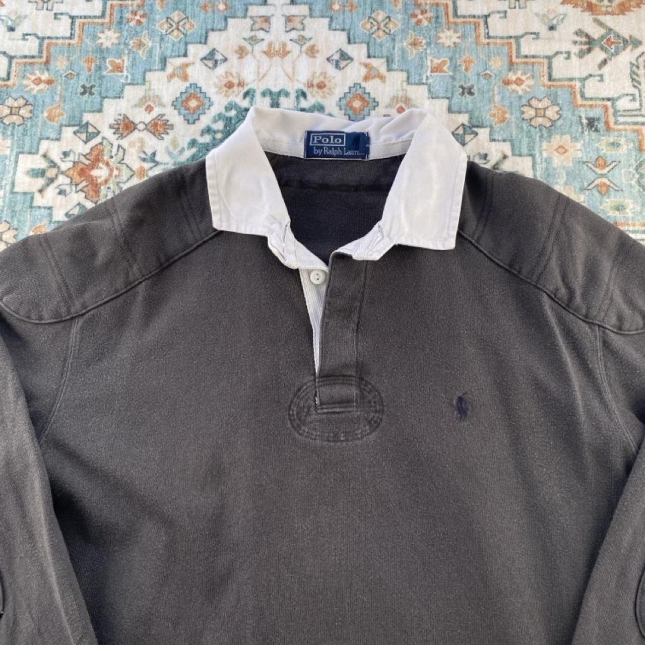 Polo Ralph Lauren grey rugby polo shirt with embroidered logo and thick fabric.