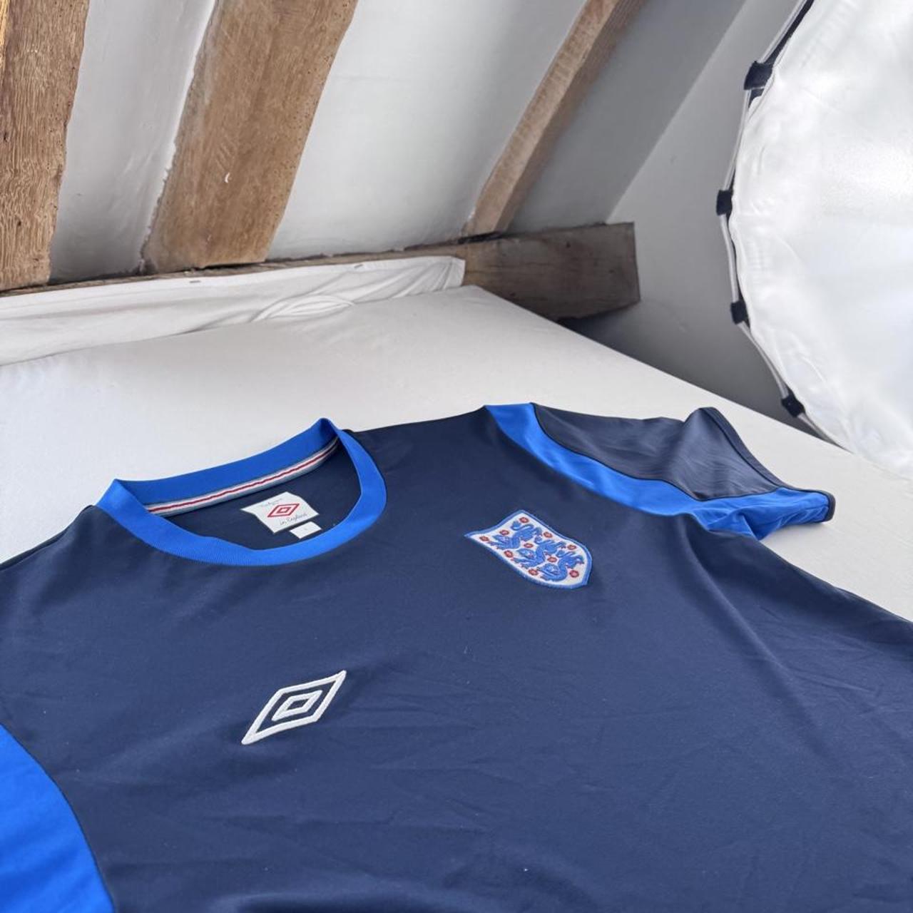 Umbro England 2010-11 Training Shirt L