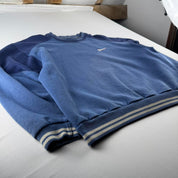 Distressed 1990s Nike Embroidered Swoosh Sweatshirt S