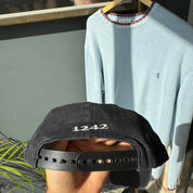 Oakley 90s cap navy blue with embroidered logo and adjustable strap.