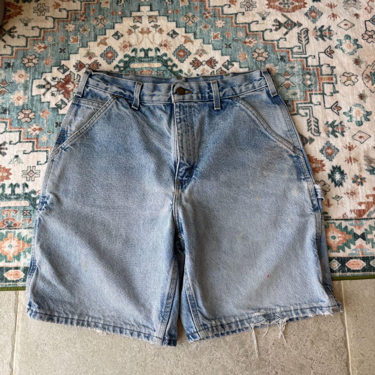 Carhartt denim baggy shorts blue with classic logo and carpenter pockets.