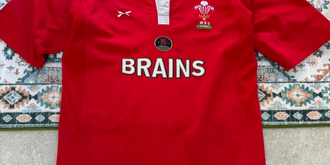 Reebok men's polo shirt red with Wales Rugby logo and slim fit design.