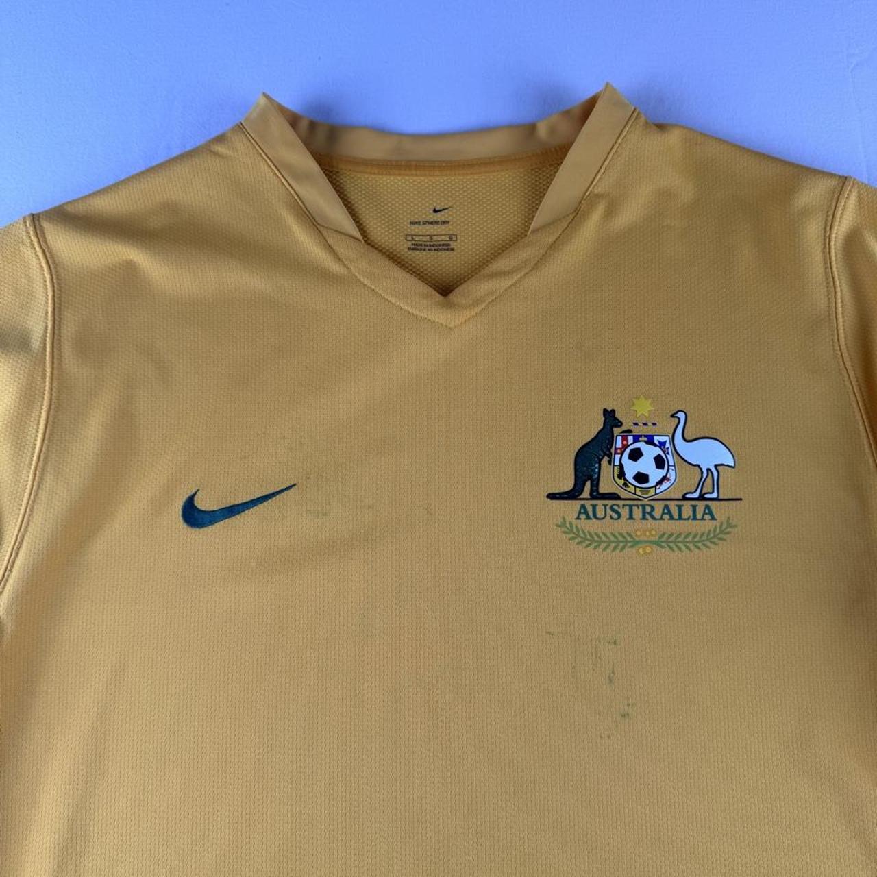 Mid 2000s Nike Australia Home Jersey L