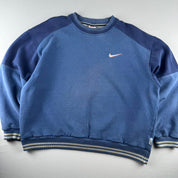 Distressed 1990s Nike Embroidered Swoosh Sweatshirt S