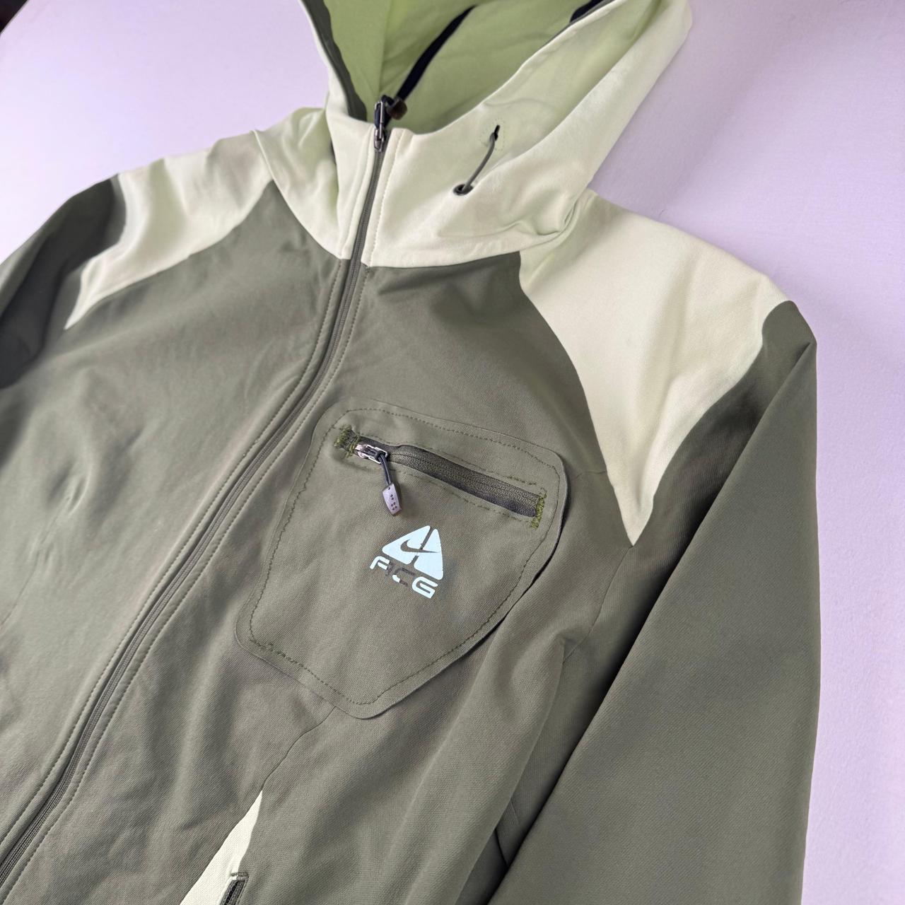 Nike Acg Jacket in Green Size 10