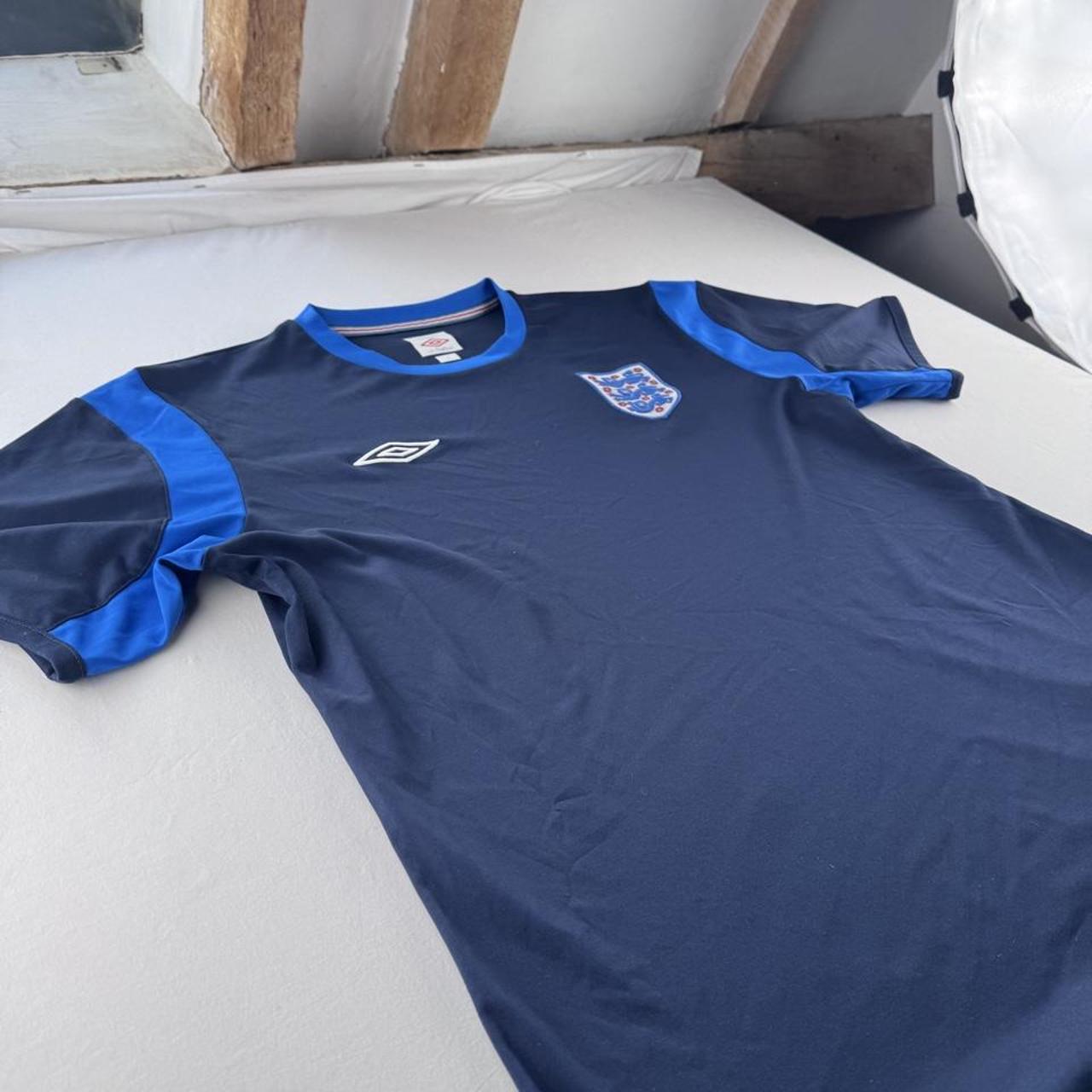 Umbro England 2010-11 Training Shirt L