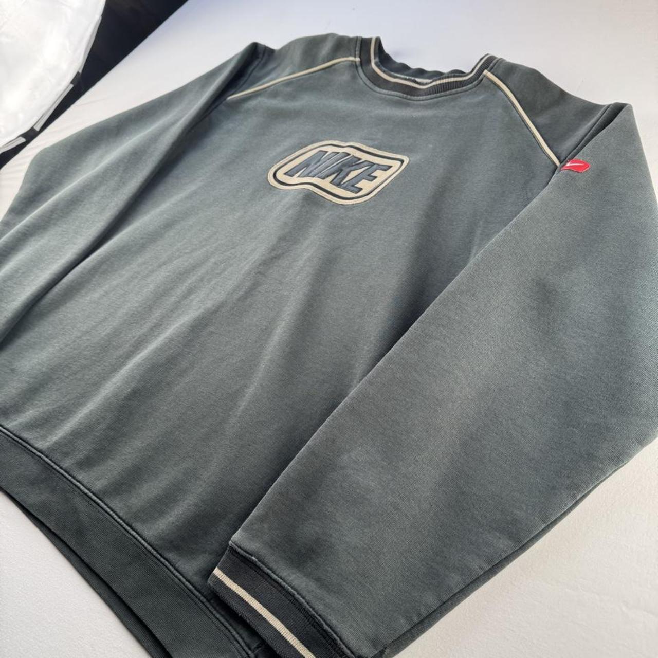 Vintage 2000s Nike Embroidered Dark Green and Cream Nike Sweatshirt L