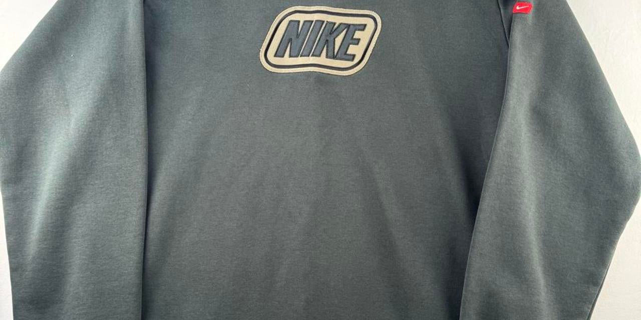 Vintage 2000s Nike Embroidered Dark Green and Cream Nike Sweatshirt L