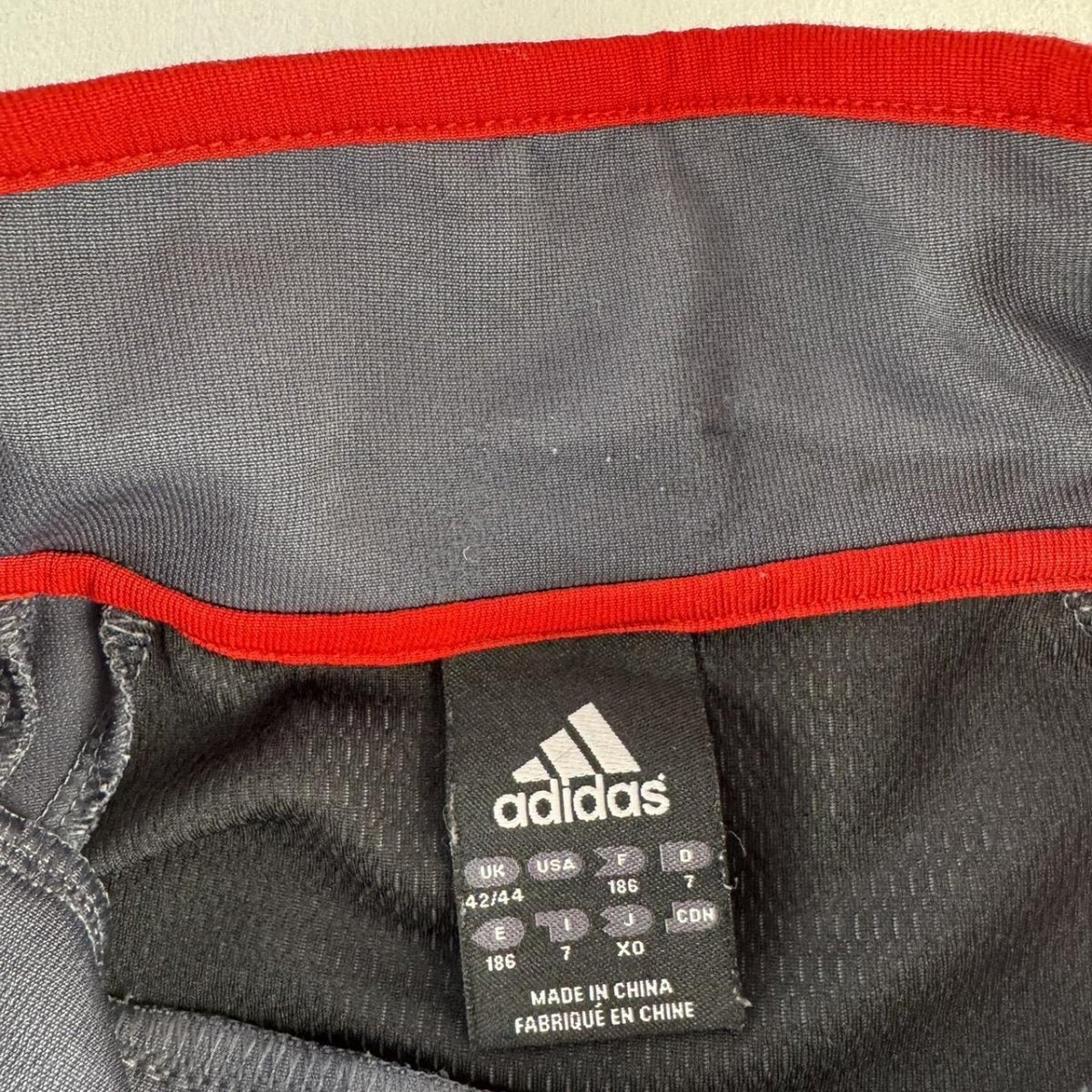 Adidas Early 2000s Liverpool Training Jumper L - Threads Uncovered
