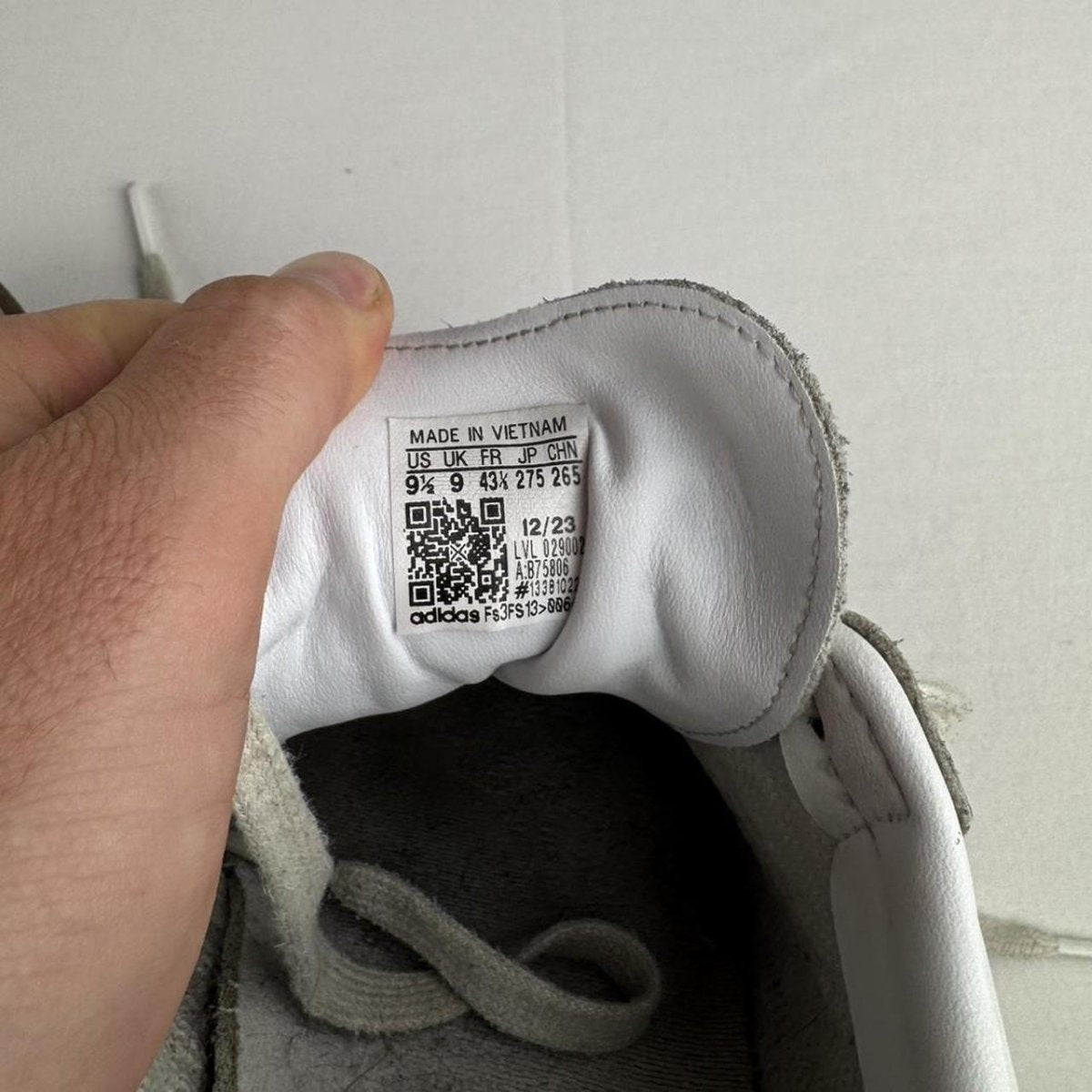 Adidas Sambas OG White and Black UK9 - Threads Uncovered