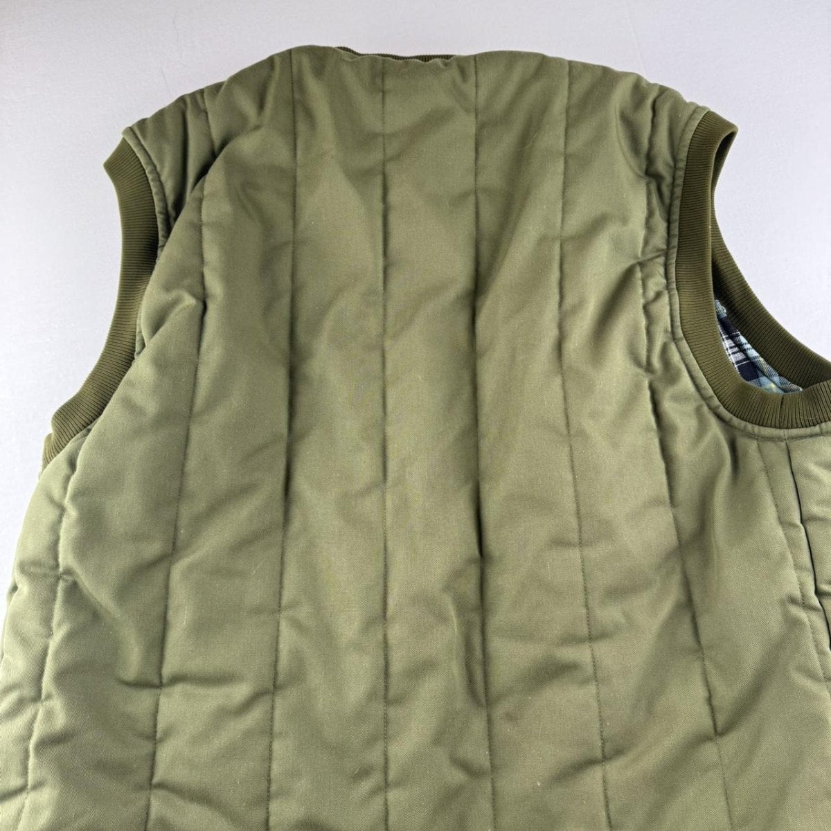 Barbour Embroidered Plaid Lining Puffer Gilet M - Threads Uncovered