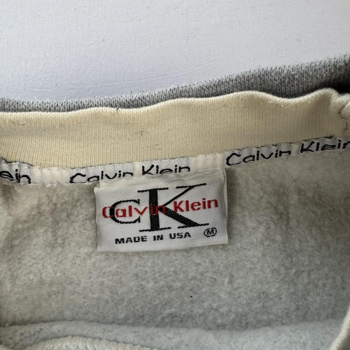 Calvin Klein Sweatshirt in Grey Size M - Threads Uncovered
