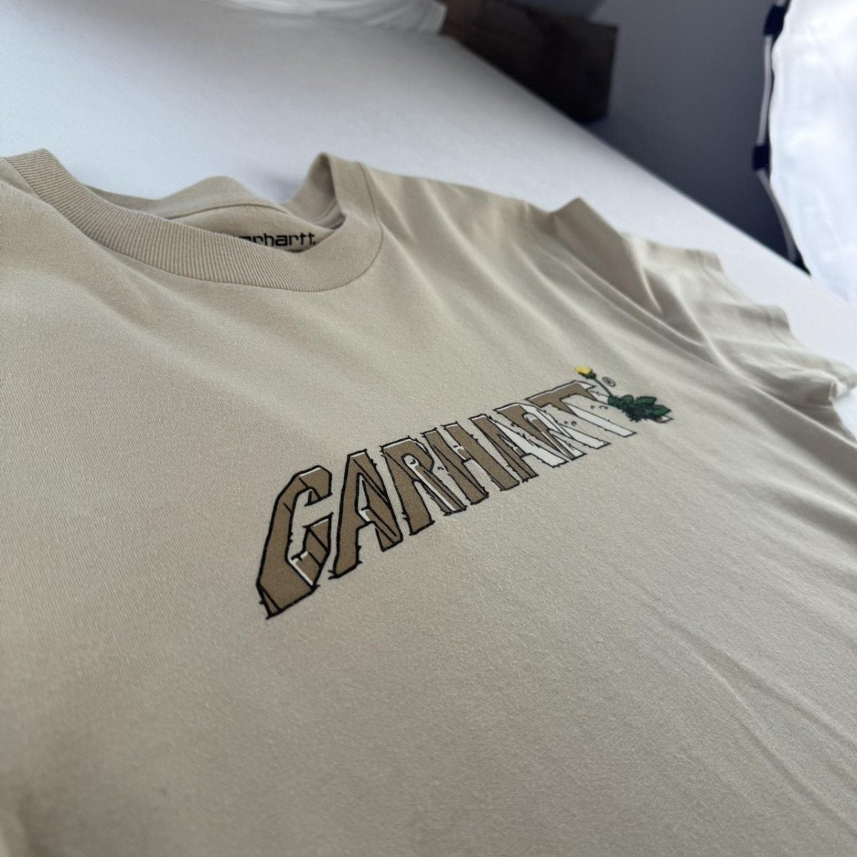 Carhartt WIP Dandelion Script Spellout T Shirt S - Threads Uncovered