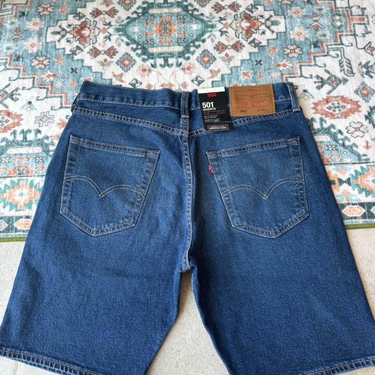 Levi's BNWT Denim 501 Jean Shorts 32W - Threads Uncovered