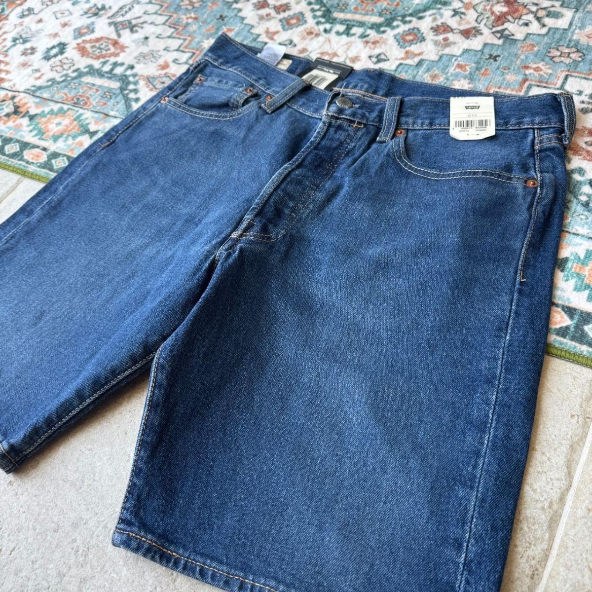 Levi's BNWT Denim 501 Jean Shorts 32W - Threads Uncovered