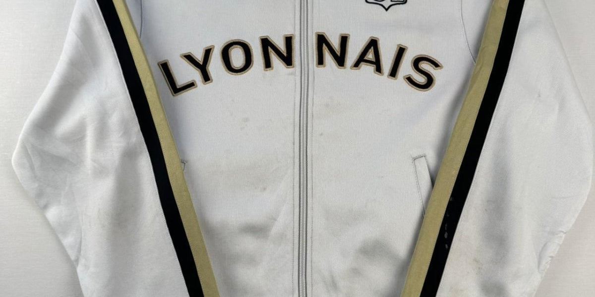Lyon Umbro Womens Track Jacket Size 10-12 - Threads Uncovered