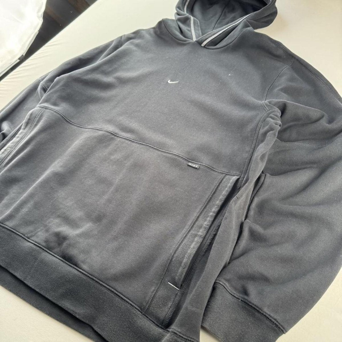 Modern Embroidered Centre Swoosh Oversized Nike Hoodie XL - Threads Uncovered