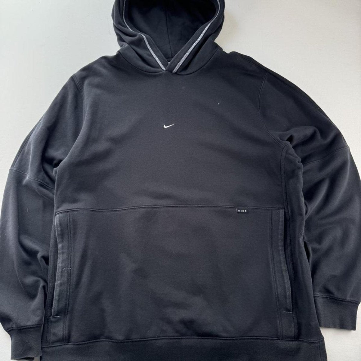 Modern Embroidered Centre Swoosh Oversized Nike Hoodie XL - Threads Uncovered