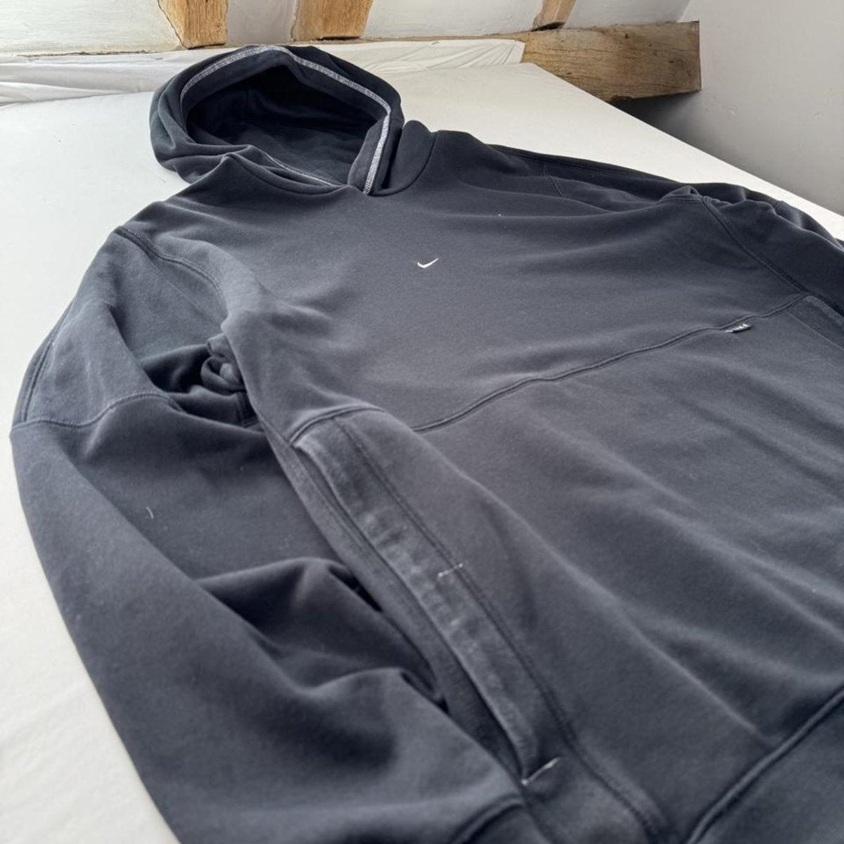 Modern Embroidered Centre Swoosh Oversized Nike Hoodie XL - Threads Uncovered