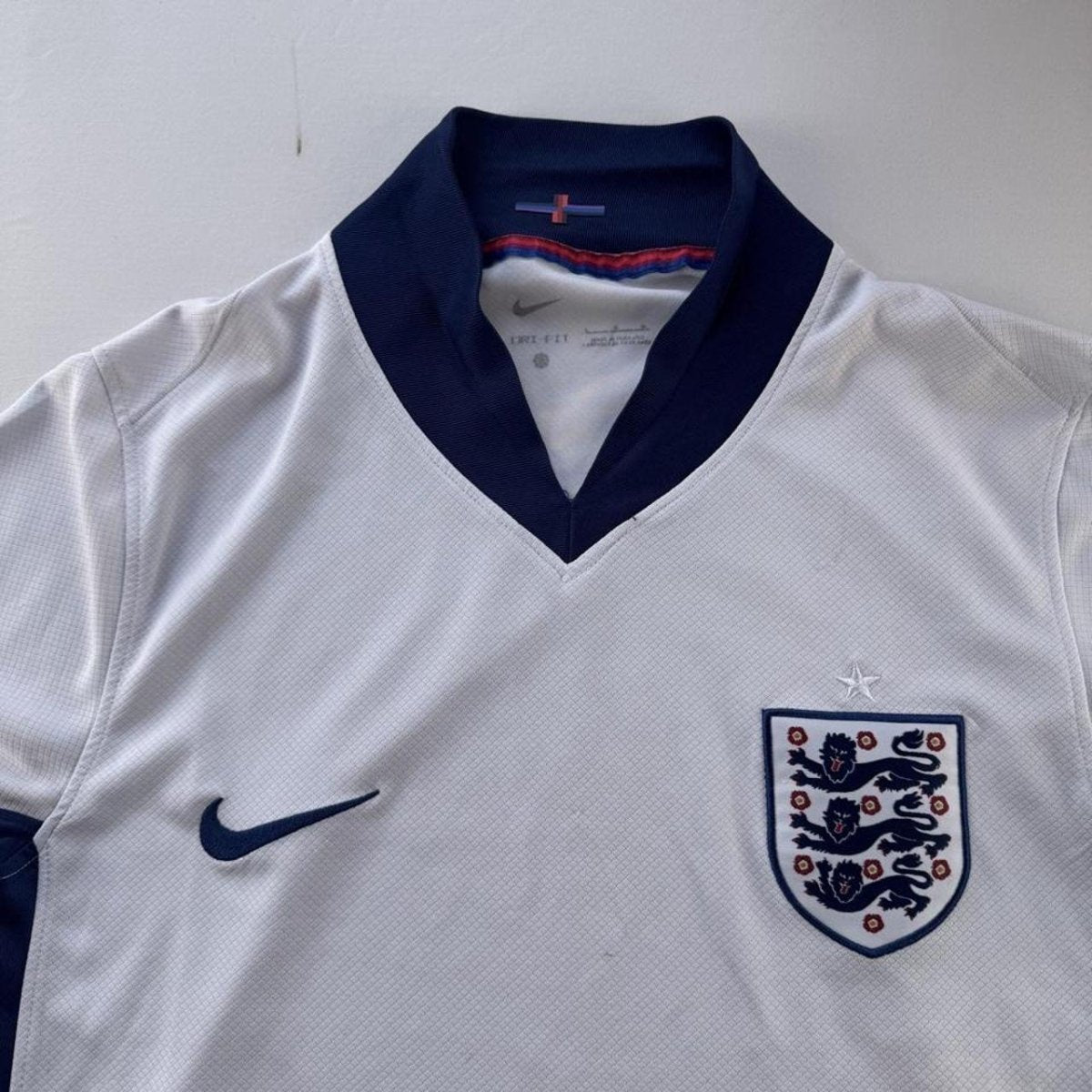 Modern Nike England Football Home 22-23 Shirt L - Threads Uncovered