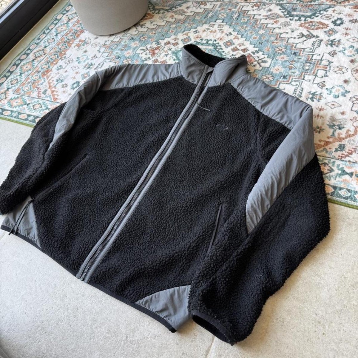 Modern Oakley Sherpa Embroidered Spellout Fleece Jacket L - Threads Uncovered