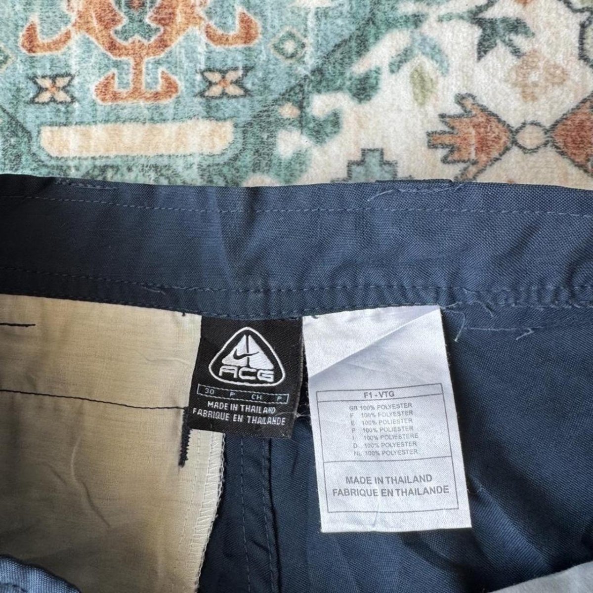 Nike ACG 2000s Cargo Shorts 30W - Threads Uncovered