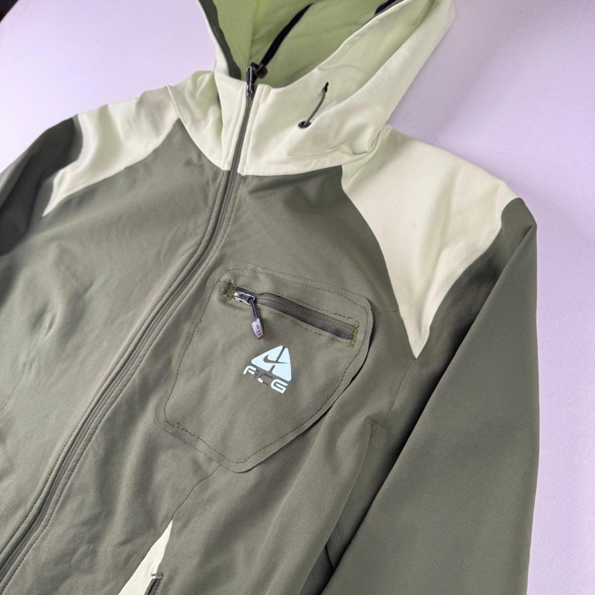 Nike Acg Jacket in Green Size 10 - Threads Uncovered