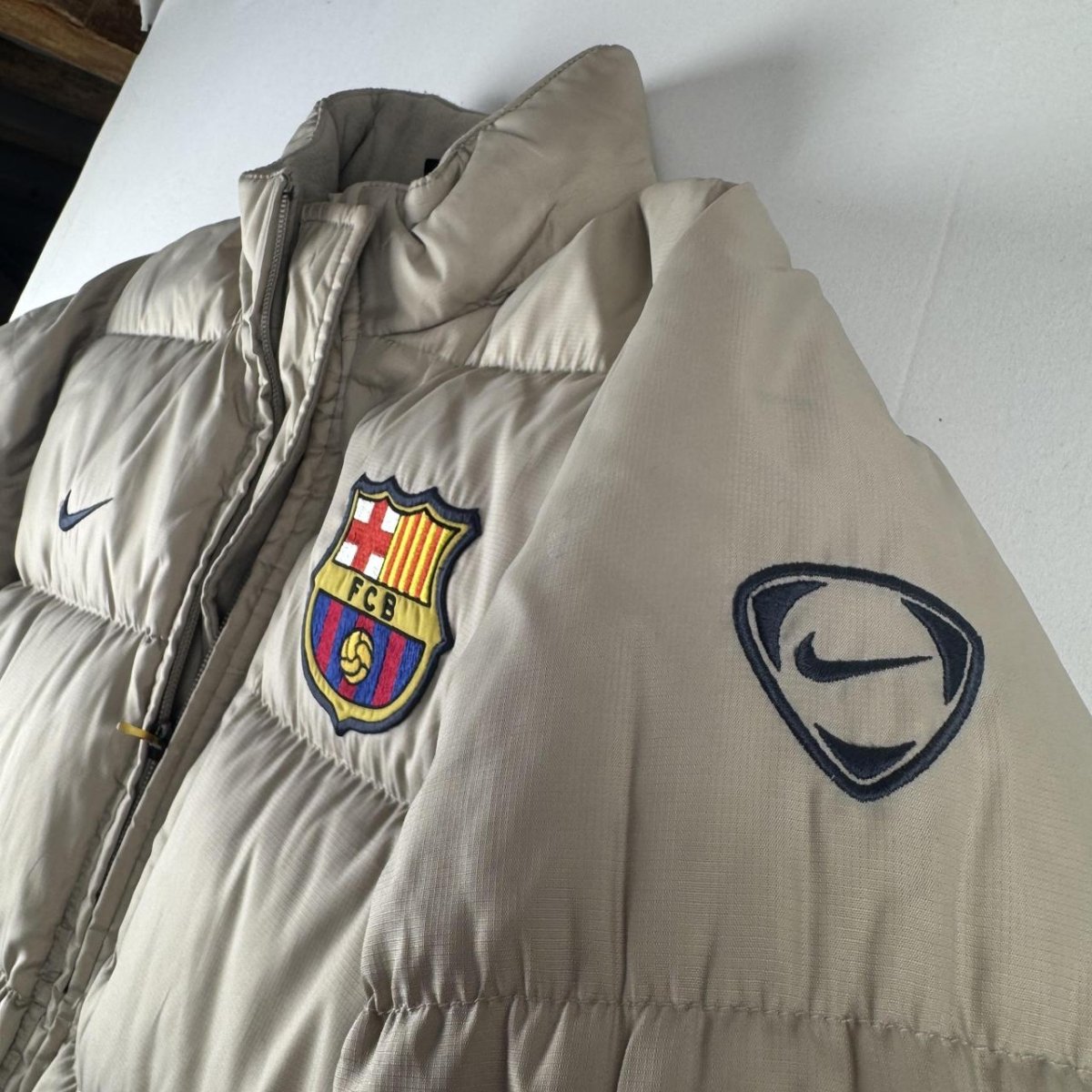 Nike T90 Barcelona FC Puffer Jacket in Beige Size S - Threads Uncovered