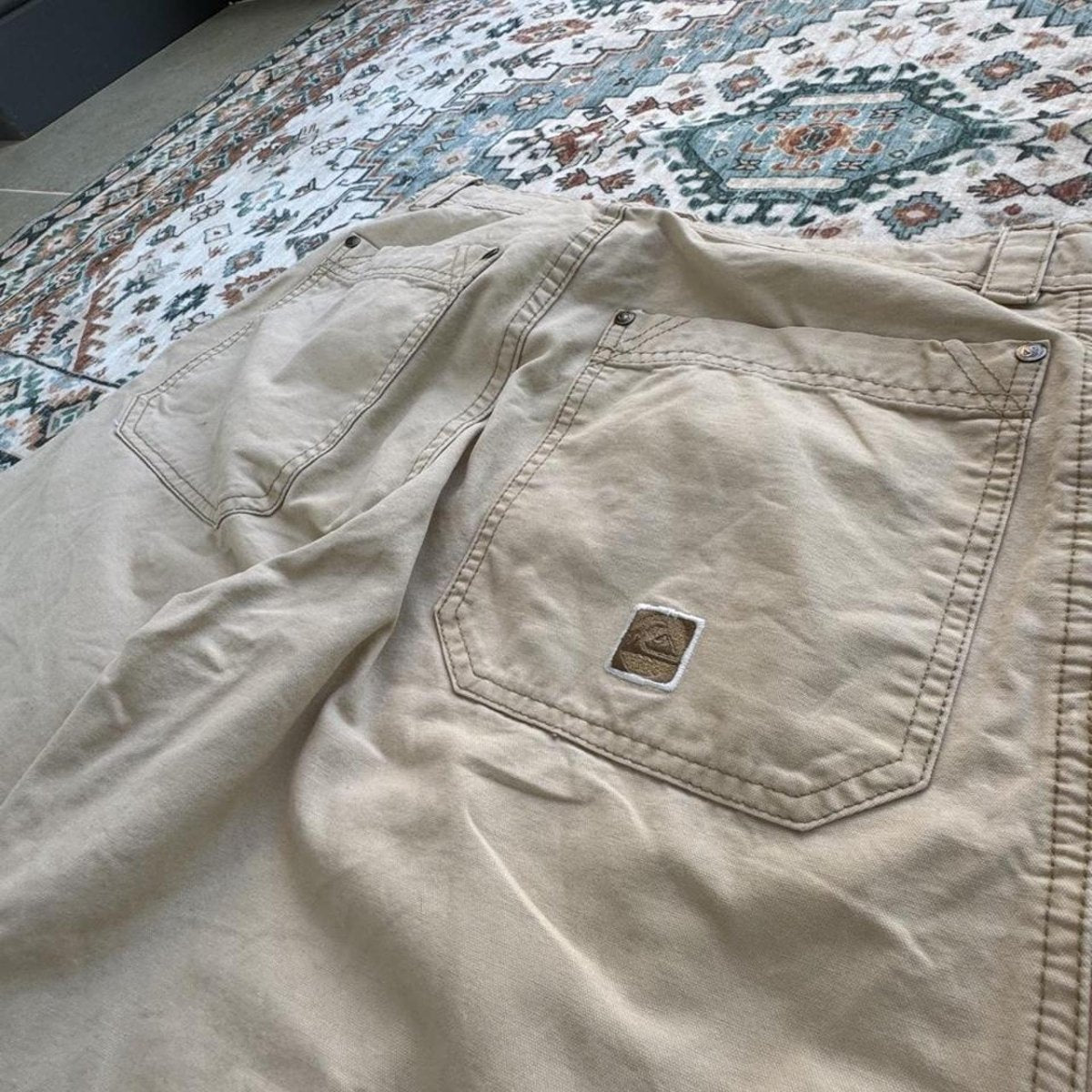 Quiksilver Early 2000s Cream Jorts 32W (Medium) - Threads Uncovered