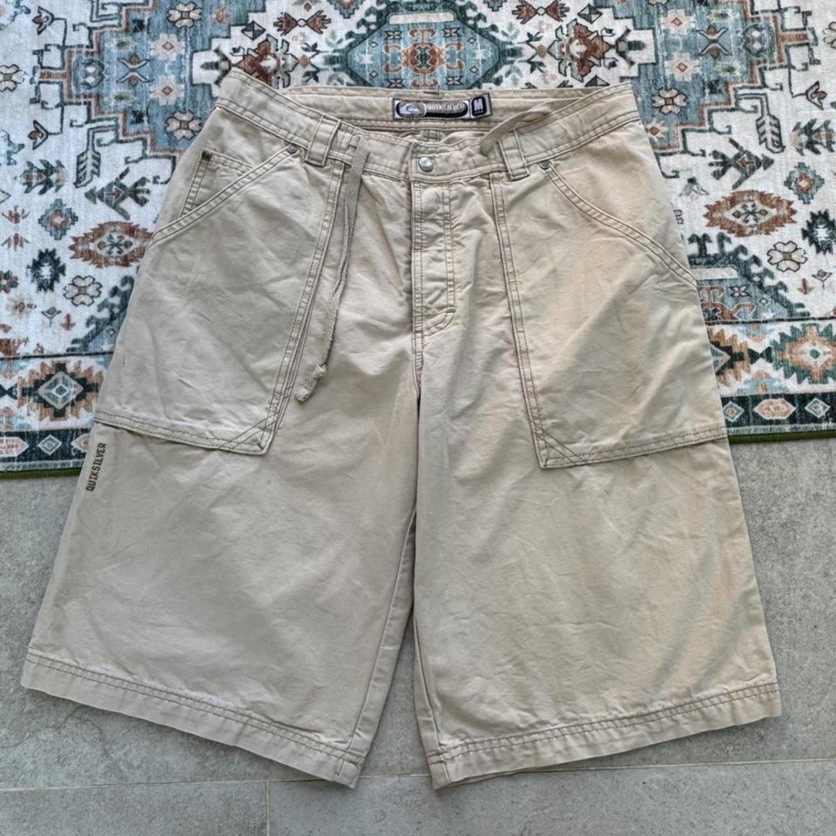 Quiksilver Early 2000s Cream Jorts 32W (Medium) - Threads Uncovered
