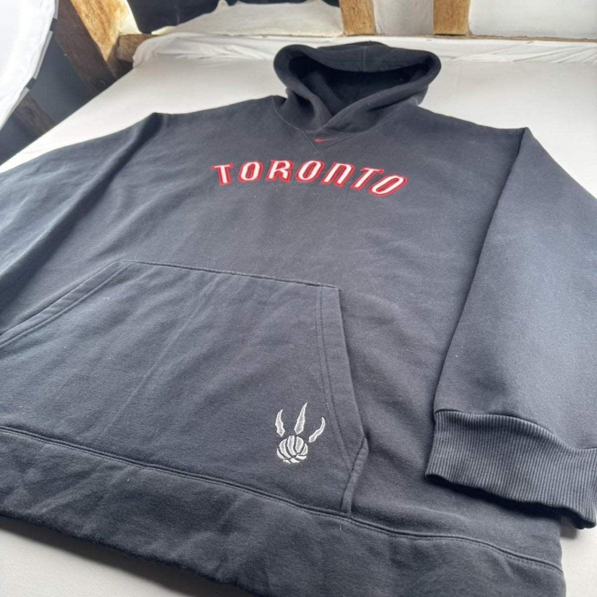 Rare Late 1990s Nike Toronto Raptors Thick Oversized Heavyweight Embroidered Centre Swoosh Hoodie - Threads Uncovered