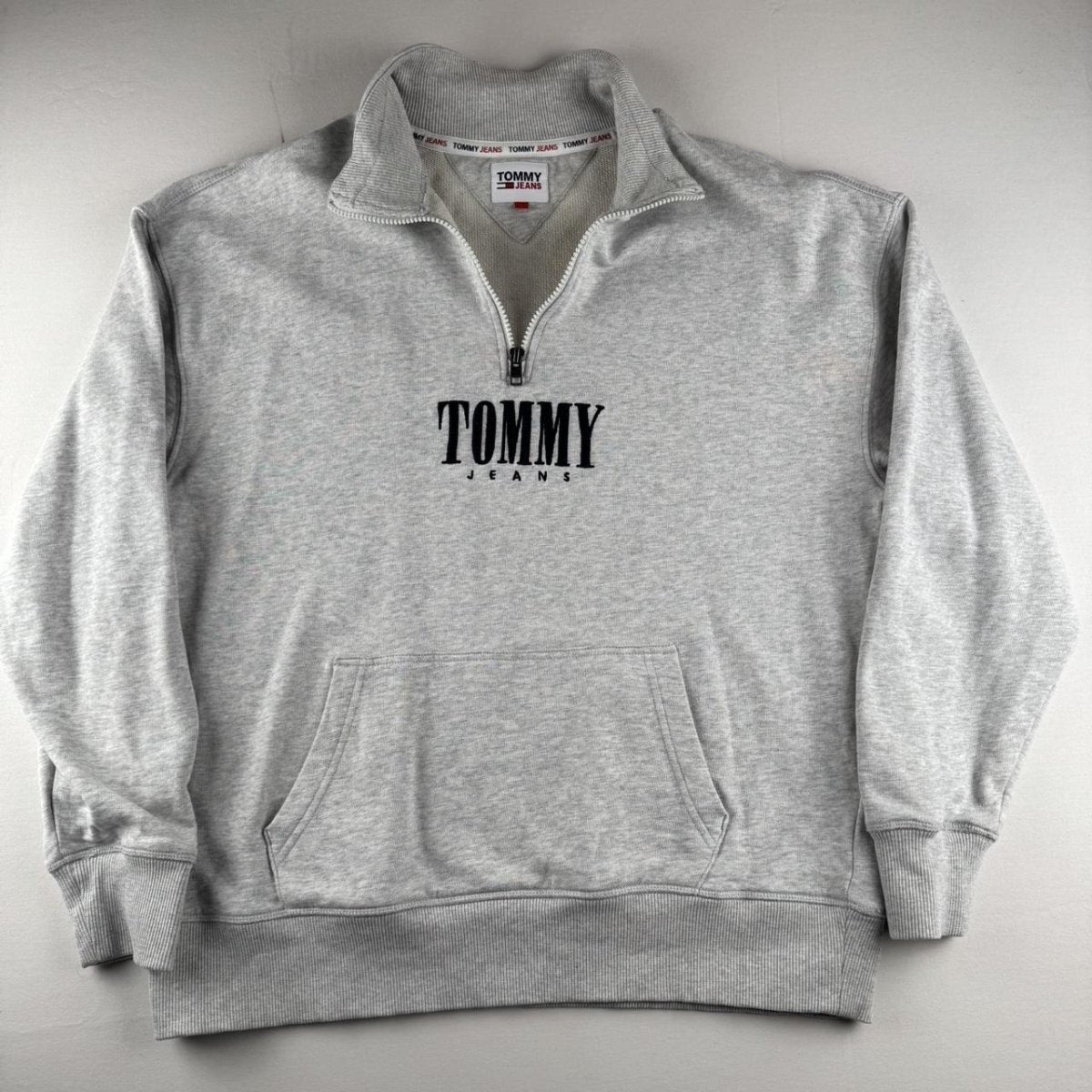 Tommy Jeans Embroidered Centre Spellout Half Zip Jumper L - Threads Uncovered