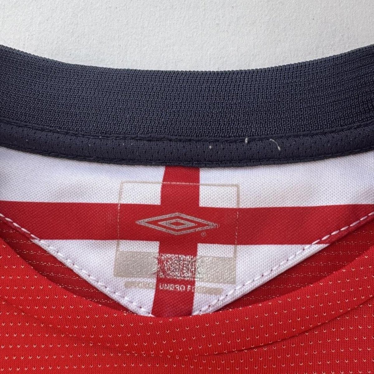 Umbro 2004-06 England Away Playing Shirt L - Threads Uncovered