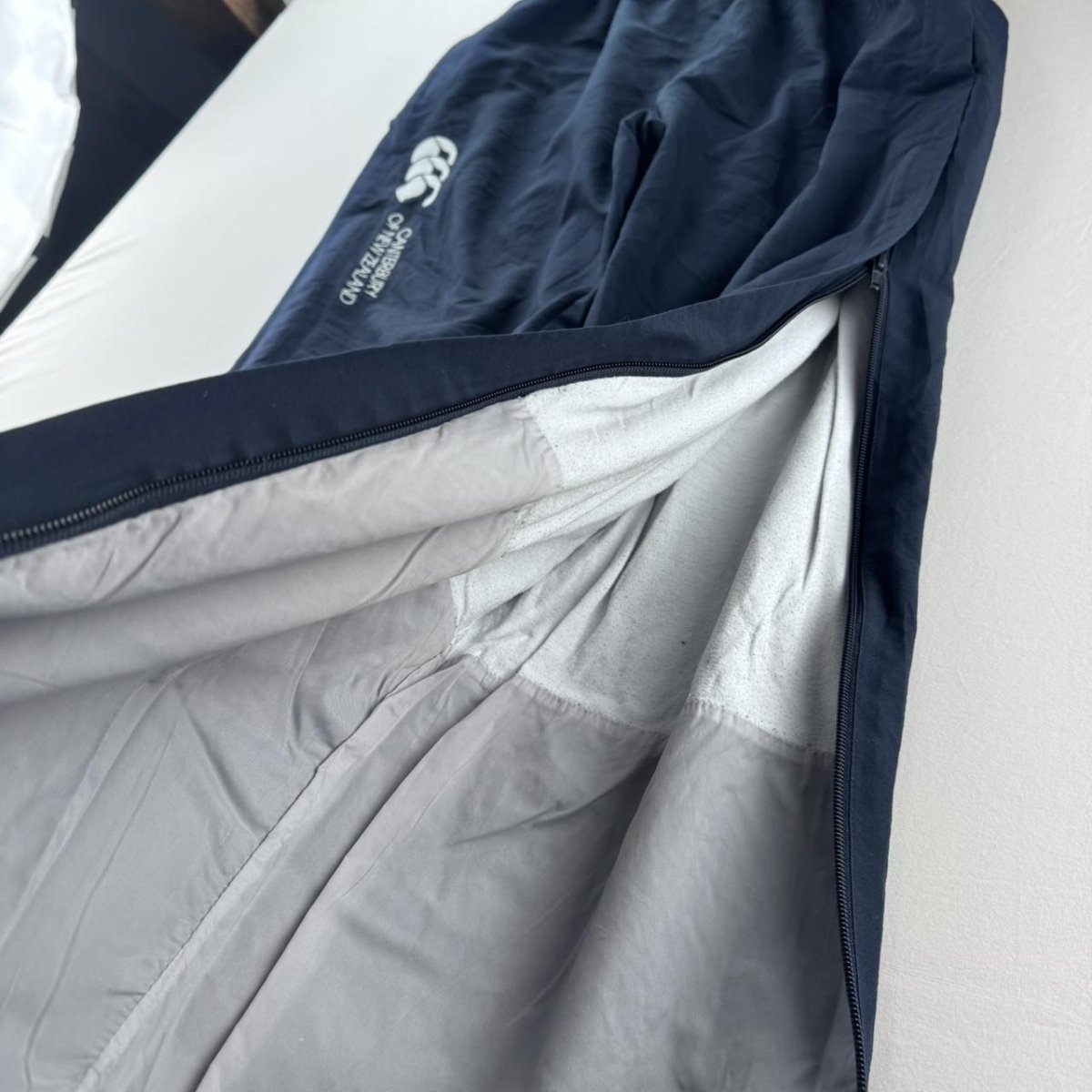 Uncuffed Canterbury Joggers Size M - Threads Uncovered