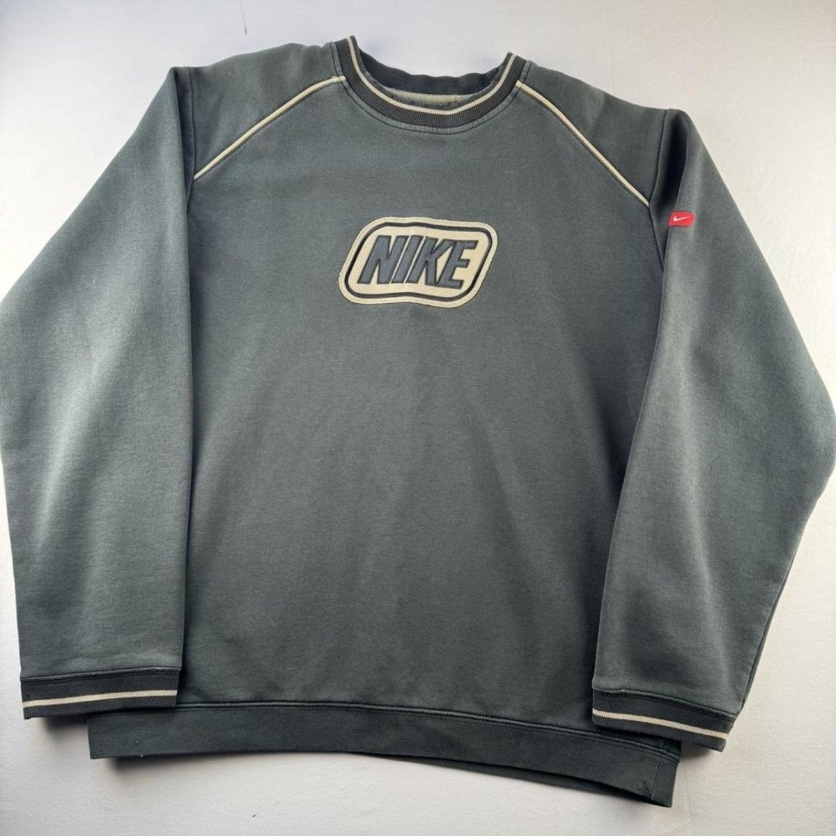 Vintage 2000s Nike Embroidered Dark Green and Cream Nike Sweatshirt L - Threads Uncovered